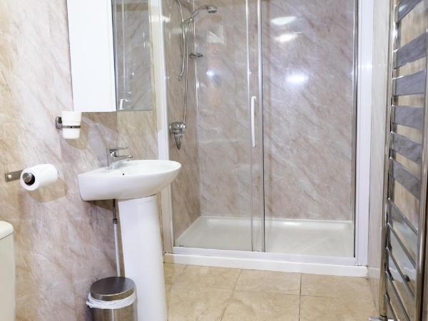 Balmore Guest House : photo 10 de la chambre chambre double avec salle de bains privative