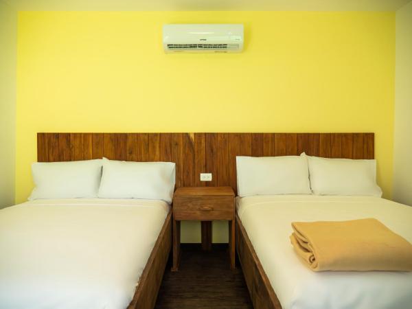 Colorbox beds and rooms : photo 1 de la chambre chambre lits jumeaux avec salle de bains privative