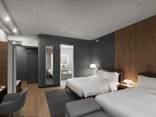Hôtel Le Germain Montréal : photo 3 de la chambre chambre deluxe avec 2 lits queen-size
