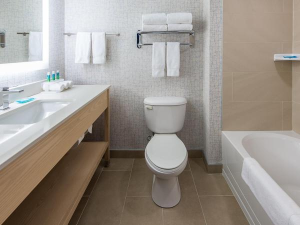 Holiday Inn Express & Suites Halifax - Bedford, an IHG Hotel : photo 2 de la chambre chambre standard avec 2 lits queen-size