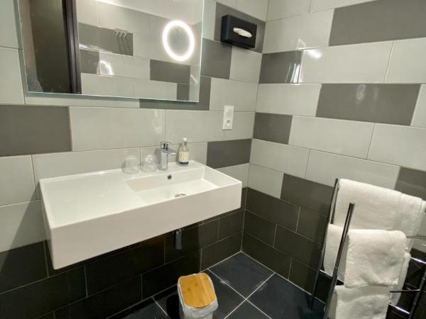 Hotel Courbet : photo 5 de la chambre chambre lits jumeaux Économique