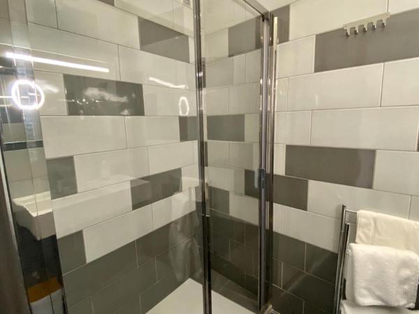 Hotel Courbet : photo 2 de la chambre chambre quadruple Économique