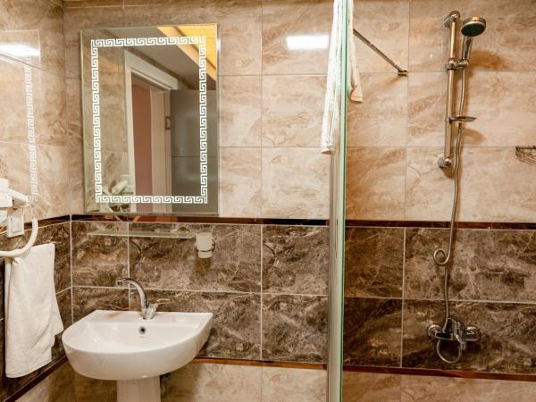 IS Hotel : photo 4 de la chambre chambre triple standard