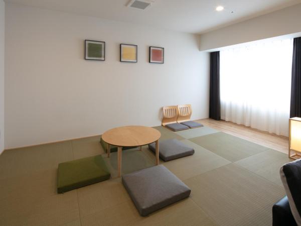 Randor Hotel Sapporo Suites : photo 4 de la chambre suite lit king-size avec baignoire spa