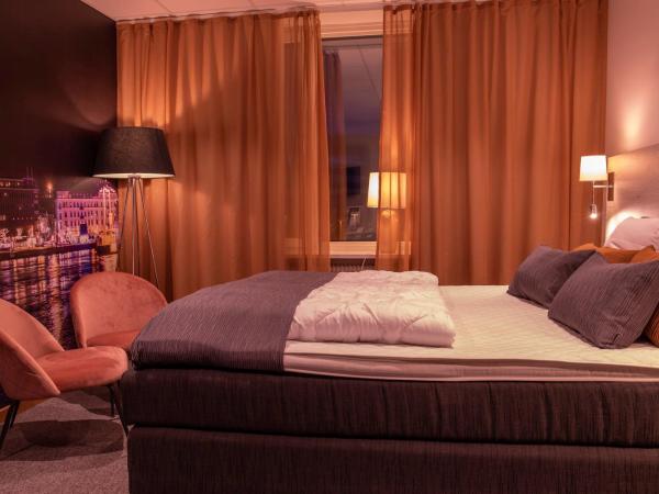 Dream - Luxury Hostel : photo 8 de la chambre chambre double ou lits jumeaux avec salle de bains commune