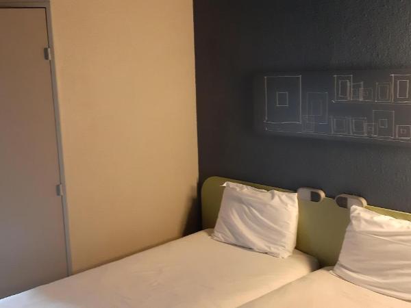 ibis budget Arles Sud Fourchon : photo 7 de la chambre chambre lits jumeaux