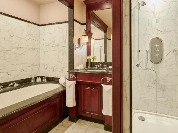 InterContinental Bordeaux Le Grand Hotel, an IHG Hotel : photo 5 de la chambre chambre lit king-size premium avec baignoire