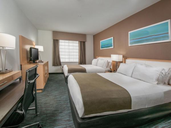 Holiday Inn Express Hotel & Suites San Antonio - Rivercenter Area, an IHG Hotel : photo 1 de la chambre suite 1 chambre avec 2 lits queen-size