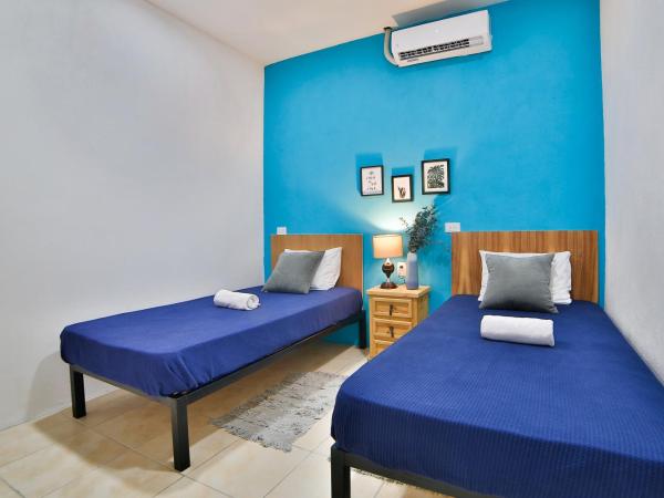 Hostal Ten to Ten Puerto Vallarta : photo 3 de la chambre chambre lits jumeaux Économique