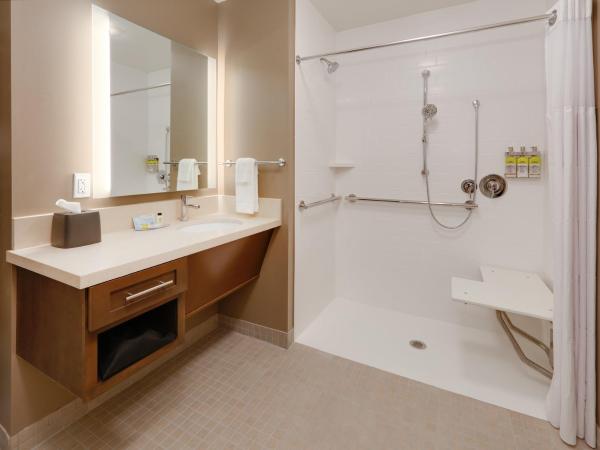 Staybridge Suites - Oklahoma City - Downtown, an IHG Hotel : photo 1 de la chambre chambre lit king-size - douche accessible en fauteuil roulant - non-fumeurs