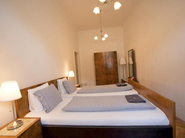 Jacob Brno : photo 3 de la chambre chambre double avec salle de bains commune