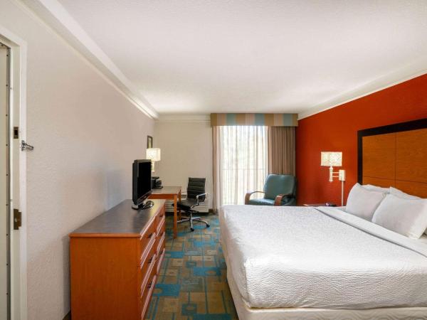 La Quinta by Wyndham Nashville Airport/Opryland : photo 2 de la chambre suite 1 chambre lit king-size - non-fumeurs