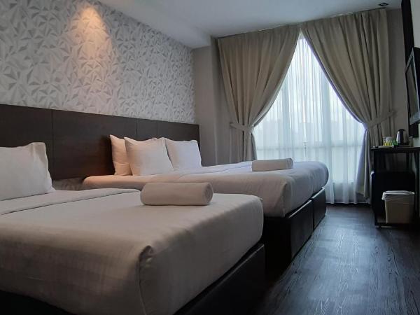 MIICO Hotel @ Mount Austin : photo 1 de la chambre family room with window (king+single)