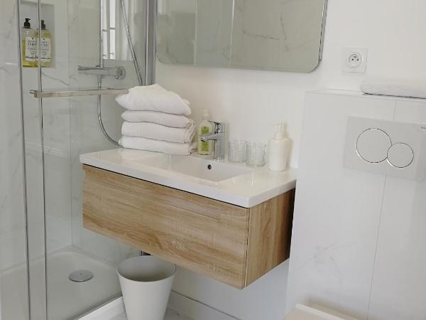 Hotel Belle-Vue Vieux-Port : photo 10 de la chambre chambre double supérieure - vue sur vieux port