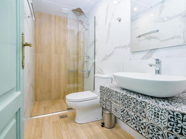 Alegria Pension : photo 4 de la chambre chambre triple avec vue