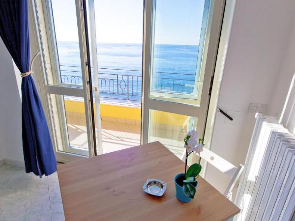 On the beach Sea-view&Kitchen In Room : photo 9 de la chambre appartement supérieur - vue sur mer