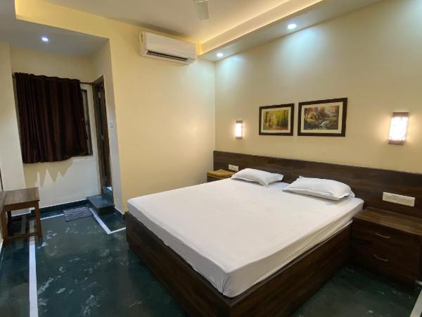 Shivam Hotels : photo 4 de la chambre chambre double deluxe (2 adultes + 1 enfant)