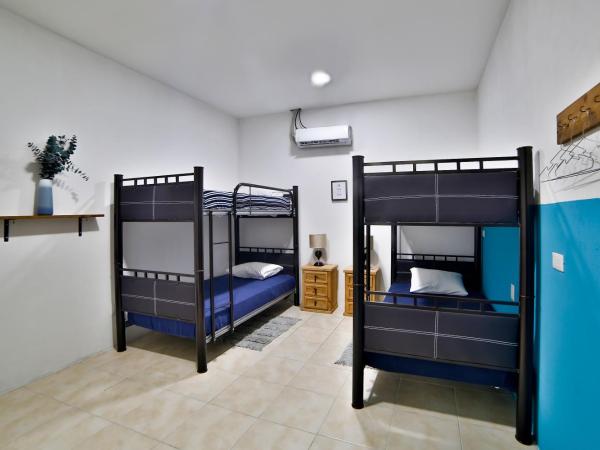 Hostal Ten to Ten Puerto Vallarta : photo 1 de la chambre lit dans dortoir mixte de 4 lits