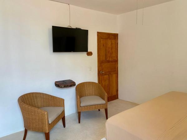 MIO Cancún Hotel Boutique : photo 6 de la chambre suite lit king-size avec balcon