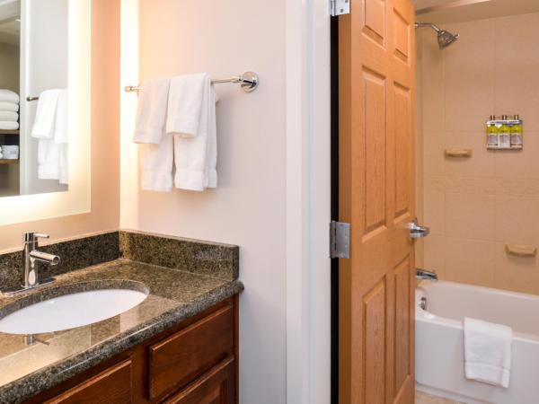 Staybridge Suites Indianapolis Downtown-Convention Center, an IHG Hotel : photo 1 de la chambre suite 1 chambre avec 2 lits doubles