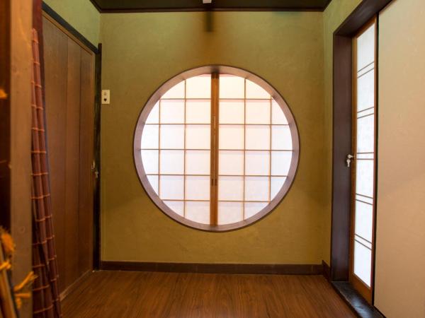 Osaka Guest House U-En : photo 4 de la chambre petite chambre lits jumeaux