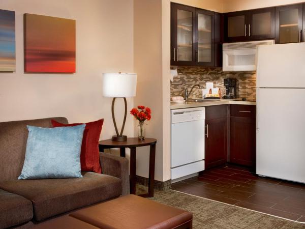 Staybridge Suites Myrtle Beach-Fantasy Harbour, an IHG Hotel : photo 1 de la chambre suite 2 chambres avec 2 salles de bains - non-fumeurs