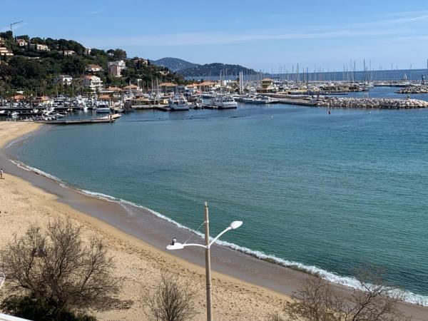 Hôtel Beau Rivage : photo 9 de la chambre chambre familiale avec balcon et vue sur la mer