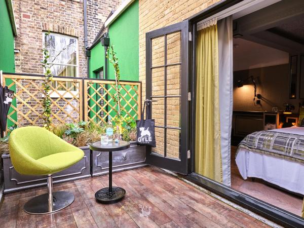 The Gyle : photo 2 de la chambre hébergement lit king-size de caractère avec balcon