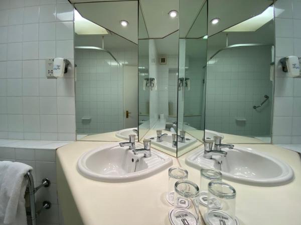 Birmingham Great Barr Hotel : photo 4 de la chambre chambre familiale (2 adultes et 2 enfants)