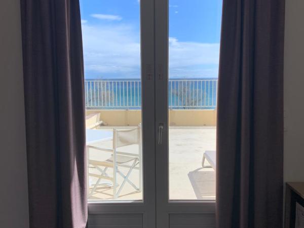 Hôtel Beau Rivage : photo 4 de la chambre chambre double avec terrasse - vue sur mer