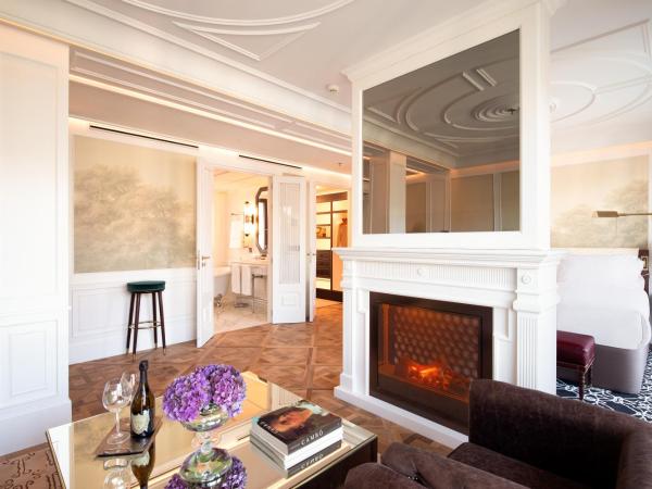 BLESS Hotel Madrid - The Leading Hotels of the World : photo 10 de la chambre suite avec terrasse - vue sur velázquez