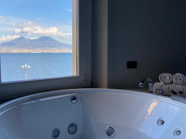 Relais sul Mare Boutique Hotel : photo 3 de la chambre suite supérieure avec bain à remous - vue sur mer