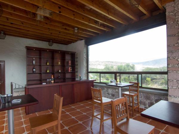 HOTEL ECOTURISTICO LA SALITRERA : photo 1 de la chambre chambre double - vue sur montagne