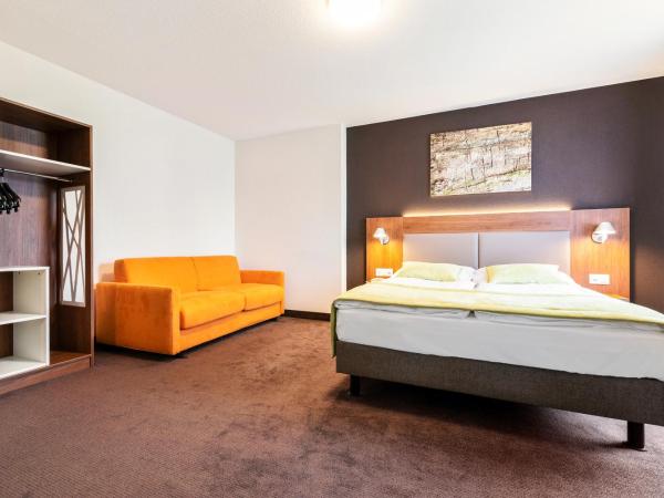 Campanile Martigny : photo 2 de la chambre chambre triple standard