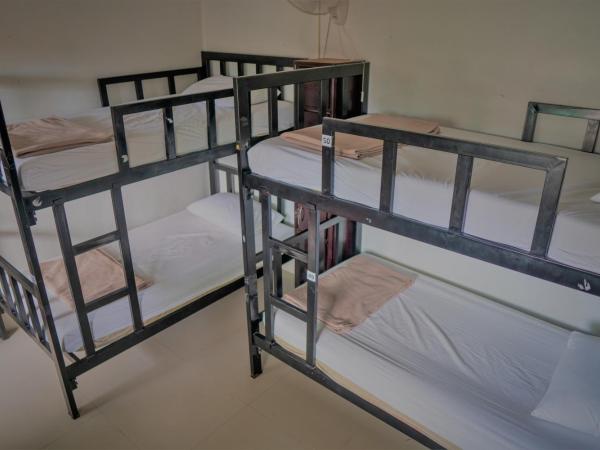 Blanco Beach Bar Hostel : photo 1 de la chambre lit dans dortoir mixte de 4 lits