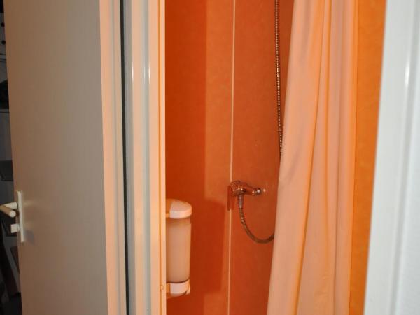 Hotel Lux : photo 2 de la chambre chambre lits jumeaux