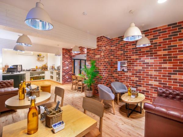 bloomrooms @ Janpath : photo 3 de la chambre day use room from 9 am to 9 pm strictly for 6 hours only same day use