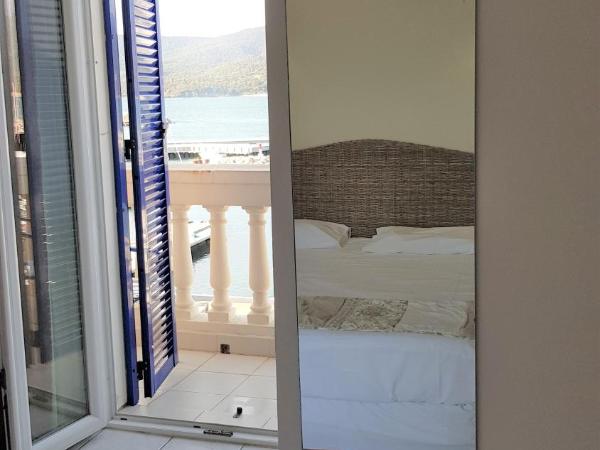 Hôtel Restaurant le Bellevue : photo 3 de la chambre chambre double avec balcon - vue sur mer