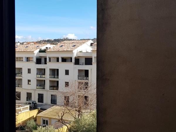 Hôtel Restaurant le Bellevue : photo 3 de la chambre chambre quadruple avec vue sur cour