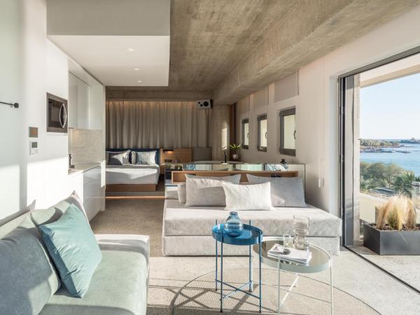 Urban Suites : photo 6 de la chambre suite lit king-size - vue sur mer