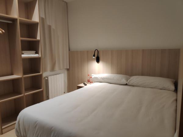 Hostel BESTPRICE Barcelona Stadium : photo 2 de la chambre chambre simple
