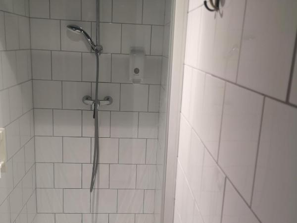 Georges Hostel & Café : photo 4 de la chambre chambre double ou lits jumeaux