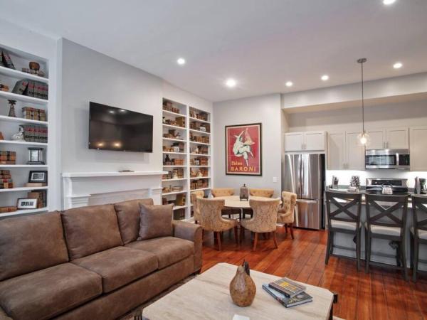 Sophisticated Historic Remodeled 9 bedroom Home : photo 1 de la chambre maison de vacances