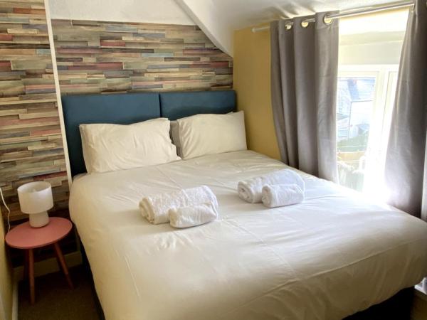 WiseStay : photo 2 de la chambre chambre double avec salle de bains privative