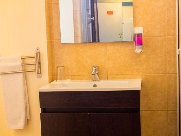 Hotel Estoril Porto : photo 4 de la chambre suite familiale avec balcon et vue sur le jardin