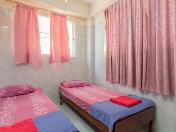 New Central Guesthouse : photo 4 de la chambre chambre lits jumeaux avec toilettes communes