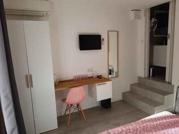 Le Thimothée : Hôtel & Studios : photo 4 de la chambre chambre triple avec terrasse