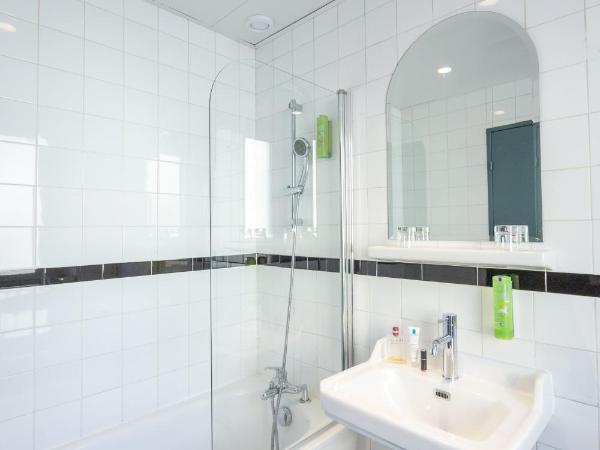 greet Marseille Centre Saint Charles : photo 2 de la chambre chambre double