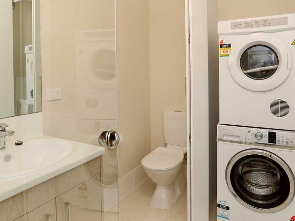 Hume Serviced Apartments : photo 2 de la chambre appartement 2 chambres deluxe (1 lit queen-size et 1 lit double)