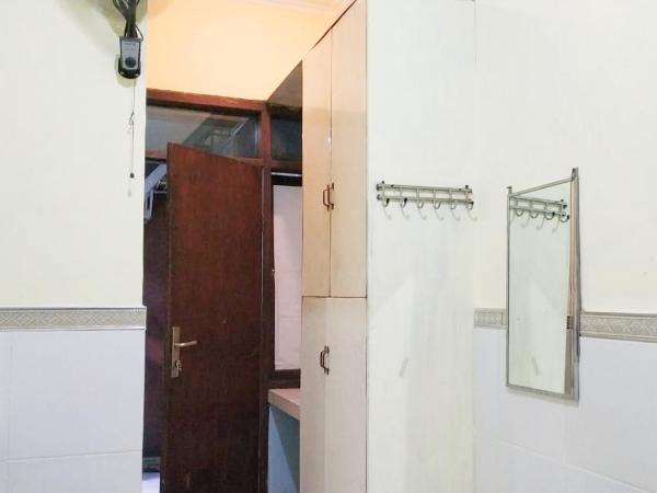 D'Kost Ketintang : photo 3 de la chambre chambre double standard avec ventilateur